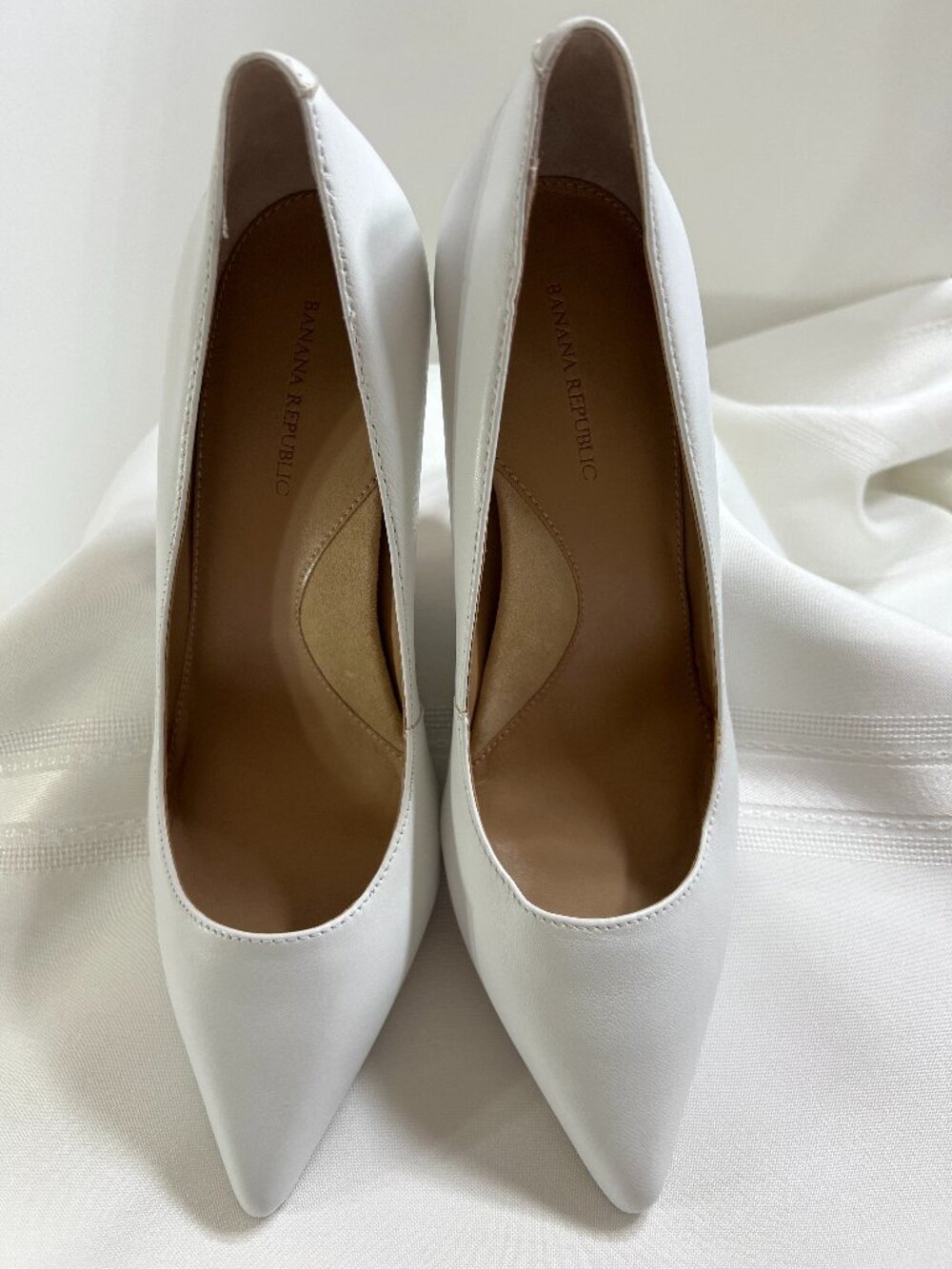 Banana Republic White Leather Pointed Toe Pumps 3.5" Stiletto Heels Size 7M - Picture 2 of 9